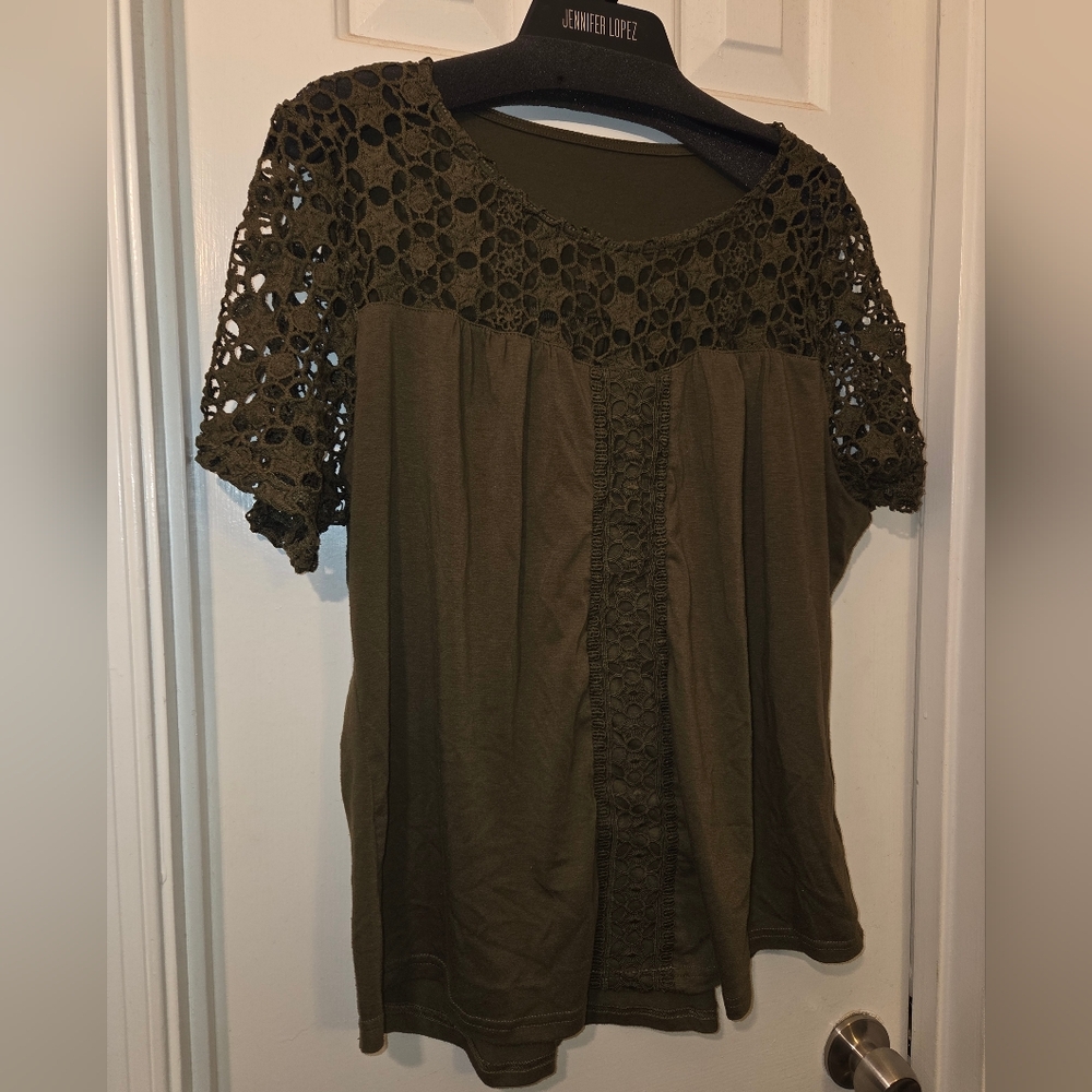 Women's Olive Green Crochet Short Sleeve Top.  Size 2XL. - Picture 4 of 10